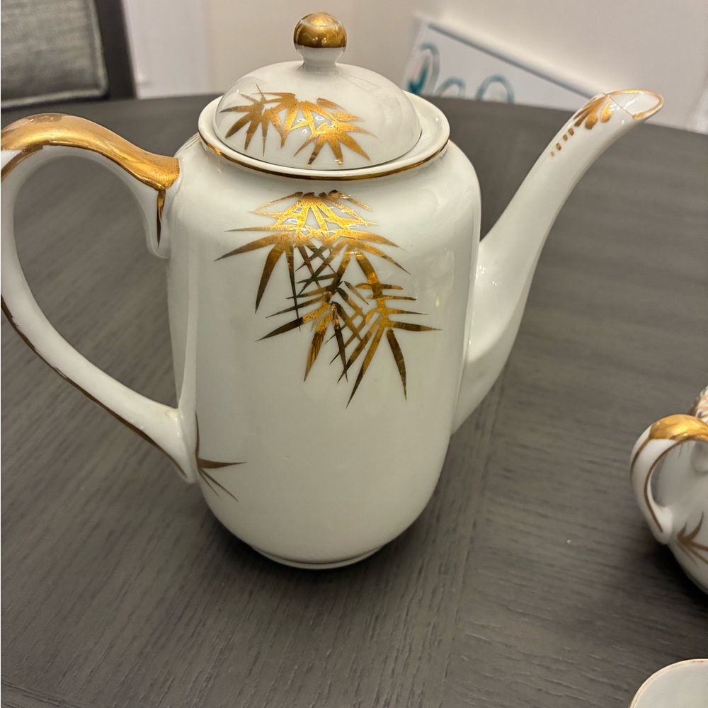 Gold and White Porcelain Kutani Tea Set - Picture 3 of 4